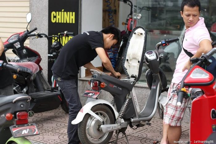 Giá pin xe đạp điện